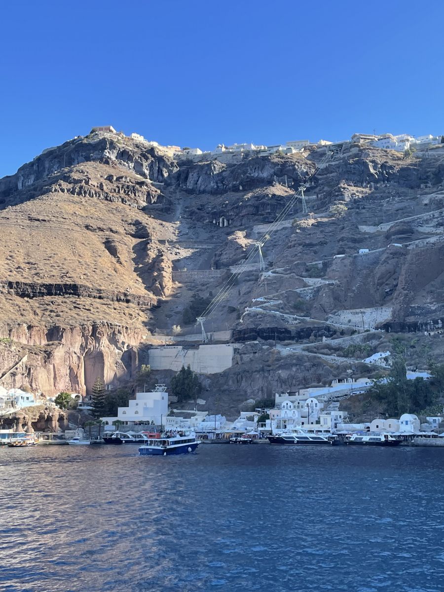 Ausflugsfoto - in Santorin - Griechenland - Mittelmeer - Kreuzfahrt mit MSC Lirica - 2024