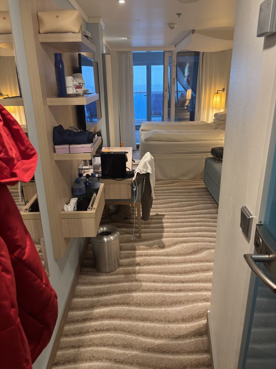 Kabinenfoto - auf AIDAnova - Junior Suite - Nummer 9100 - Kreuzfahrt Westeuropa - 2025