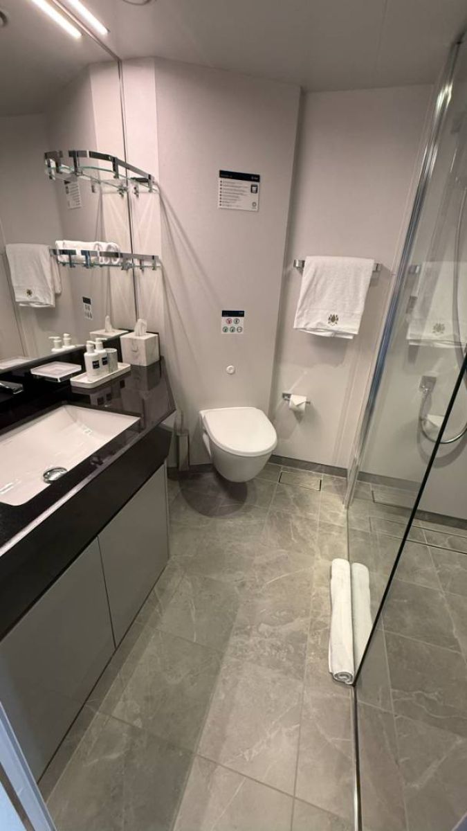 Kabinenfoto - auf MSC World Europa - Suite - Nummer 21001 - Kreuzfahrt Mittelmeer - 2026 - Bild 2